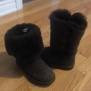 Brown kids UGGs size 2 US